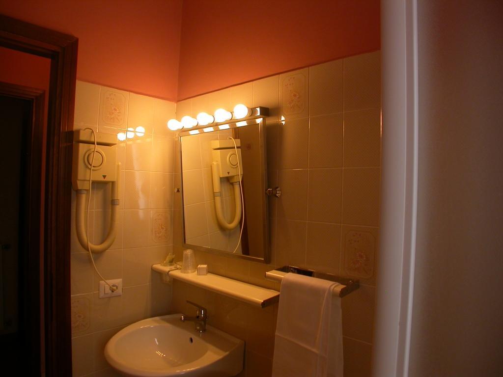 Hotel Il Roscio Attigliano Esterno foto