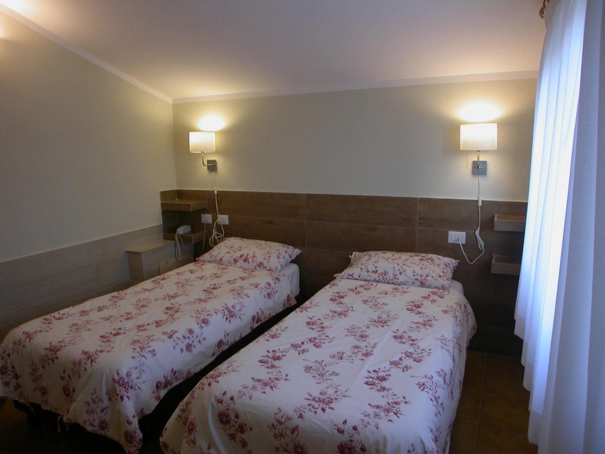 Hotel Il Roscio Attigliano Esterno foto