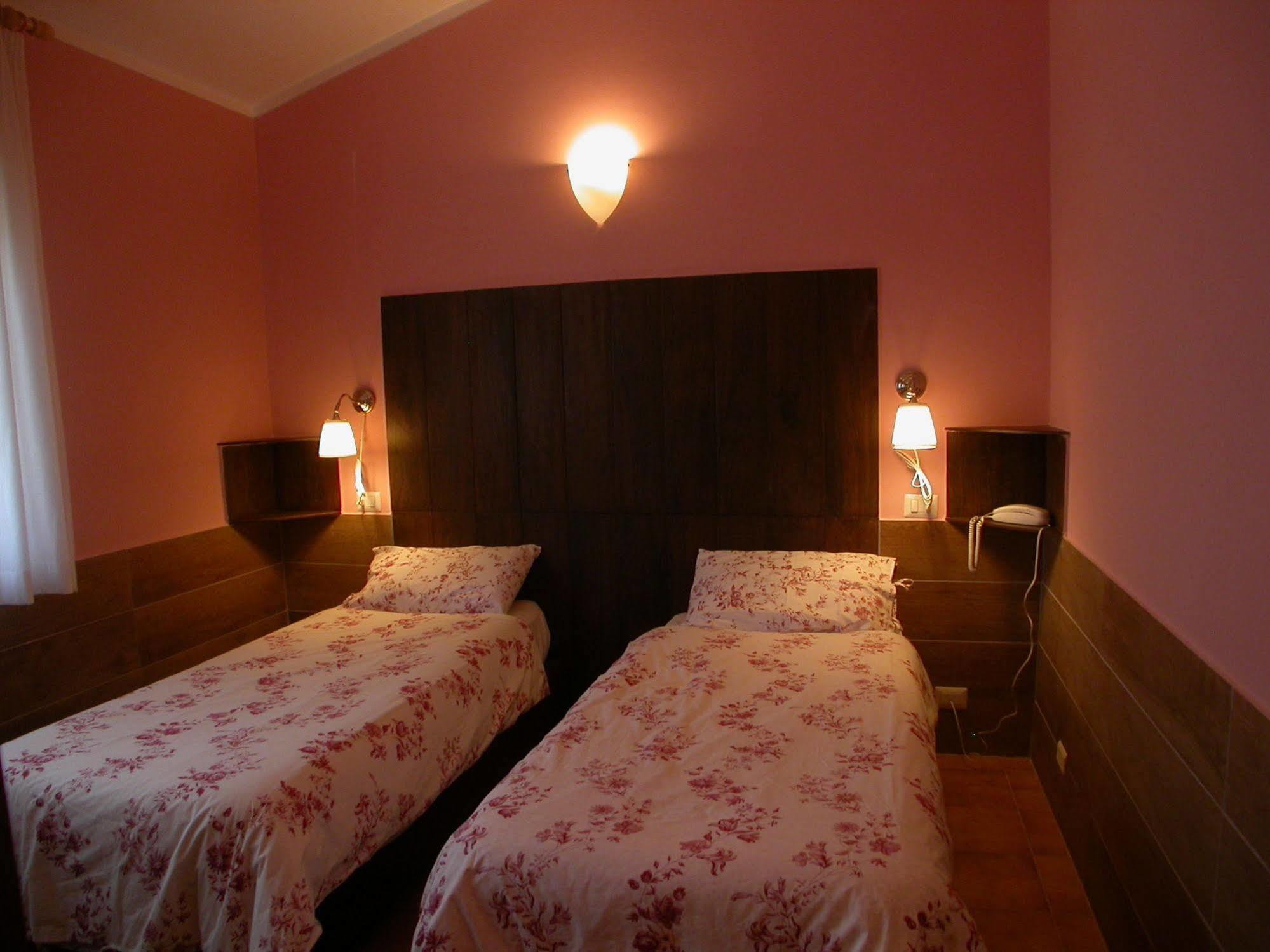 Hotel Il Roscio Attigliano Esterno foto