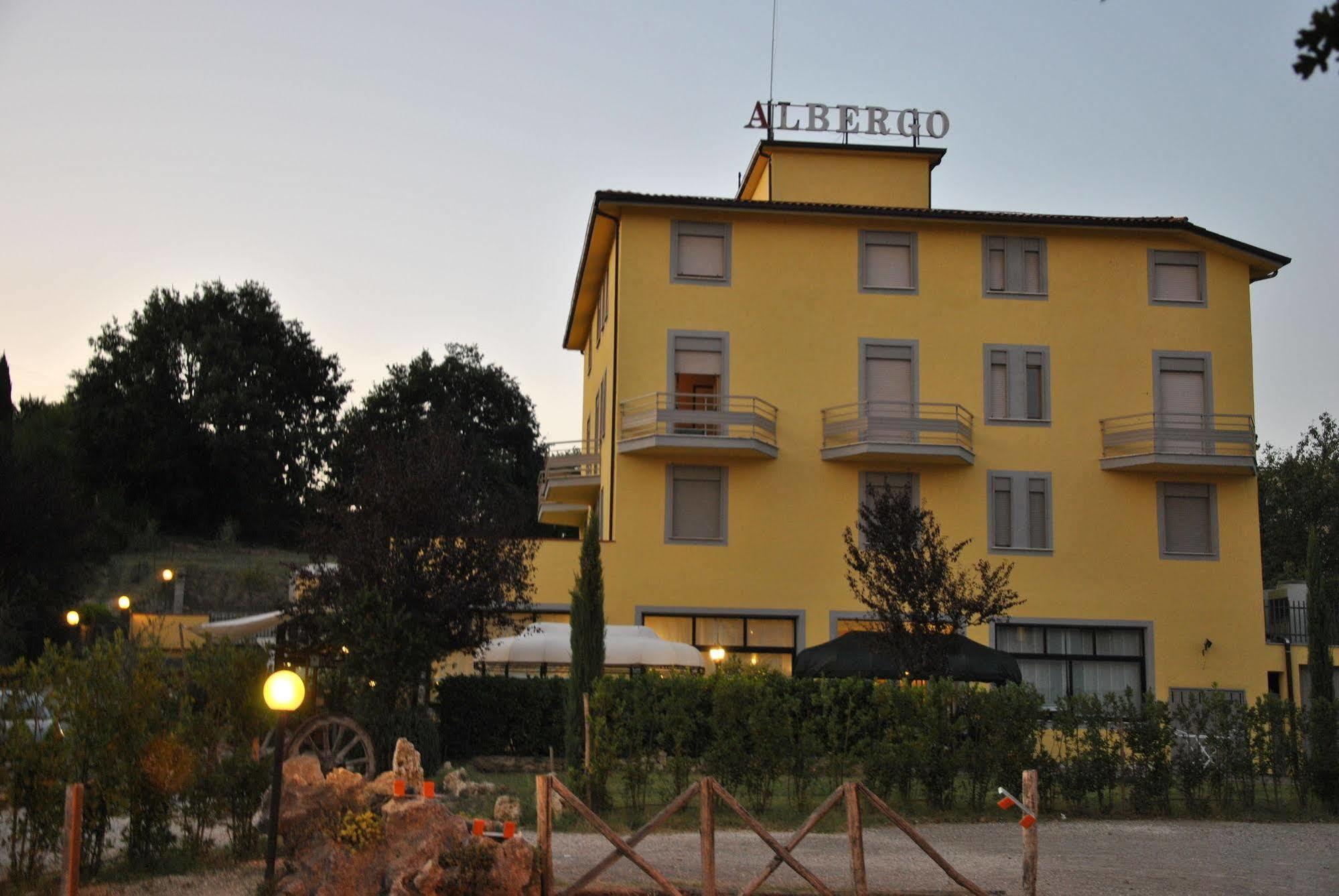 Hotel Il Roscio Attigliano Esterno foto