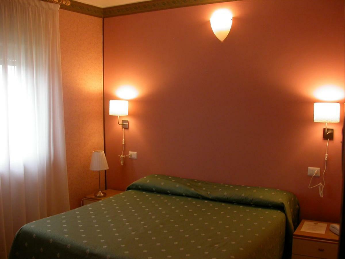 Hotel Il Roscio Attigliano Esterno foto